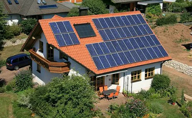 Como selecionar painéis solares adequados para telhados inclinados europeus?